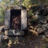 NODAR.00582 - Carvalhal de Vermilhas: Empilhamento de pinhas junto ao Eco Museu